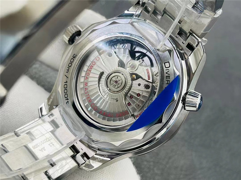 ZF工厂海马300m熊猫盘42mm8800机芯