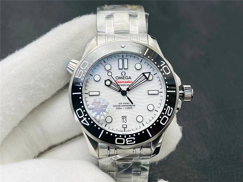 ZF工厂海马300m熊猫盘42mm8800机芯