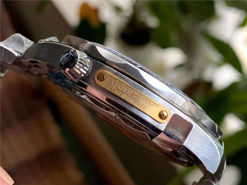 VS海马007女王密使黑面42mm