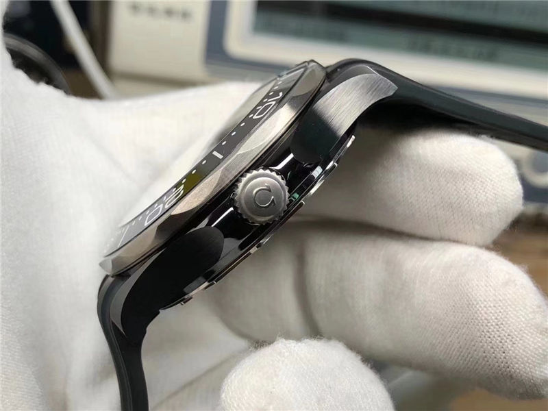 VS工厂海马300无历陶瓷黑面42mm8806机芯