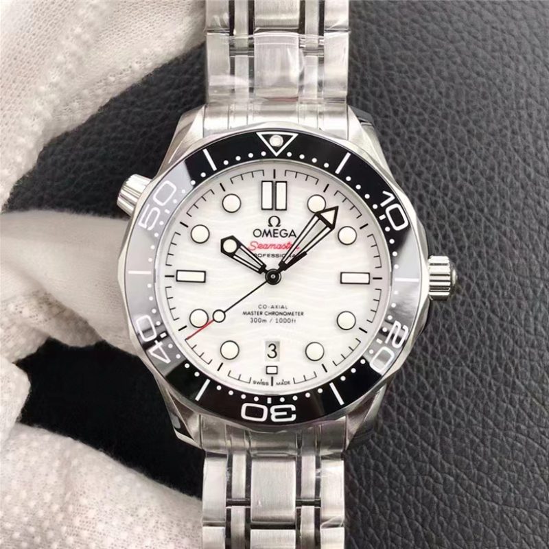 VS海马300系列熊猫盘42mm8800机芯