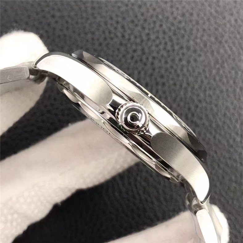 VS海马300系列熊猫盘42mm8800机芯
