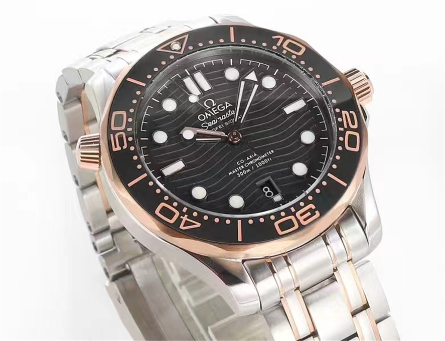 VS海马300间金黑盘42mm8800机芯