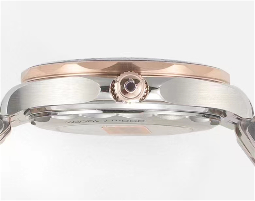VS海马300间金黑盘42mm8800机芯